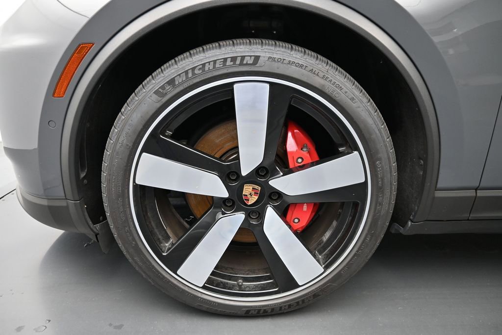 Certified 2025 Porsche Macan 4S Electric AWD/4WD image 9