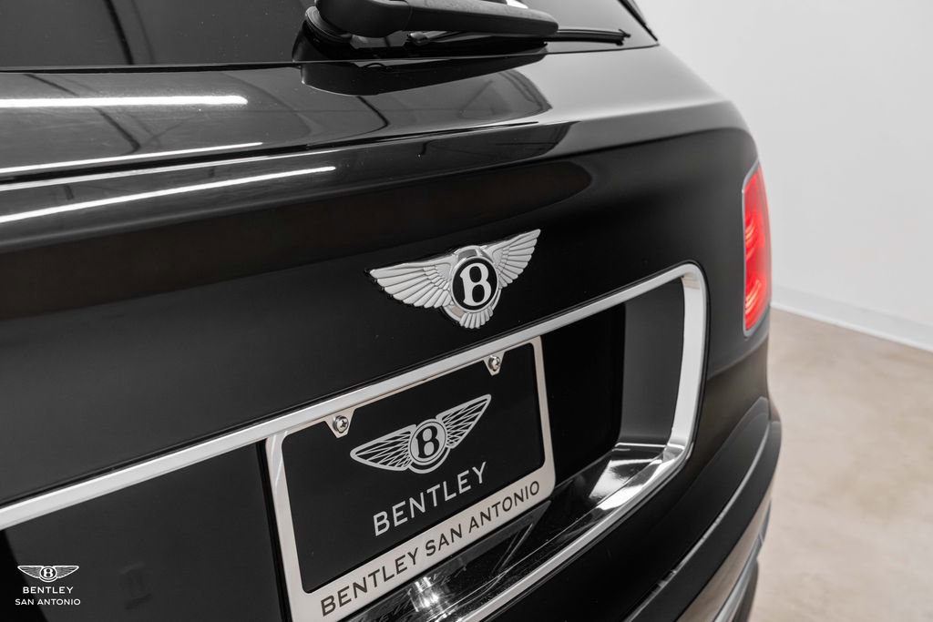 Used 2017 Bentley Bentayga AWD/4WD image 19