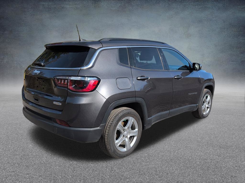 Used 2023 Jeep Compass Latitude w/ Convenience Group AWD/4WD image 7