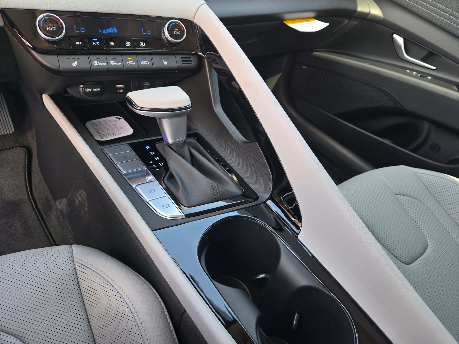 New 2026 Hyundai Elantra Limited FWD image 14