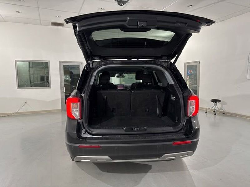 Used 2022 Ford Explorer XLT w/ Equipment Group 202A image 14