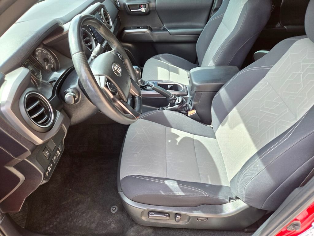 Used 2022 Toyota Tacoma TRD Off-Road AWD/4WD image 13