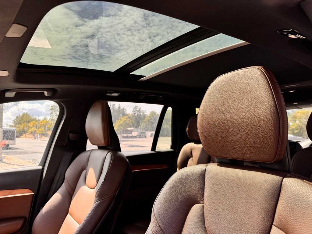 Used 2025 Volvo XC90 B6 Plus w/ Protection Package Premier AWD/4WD image 11