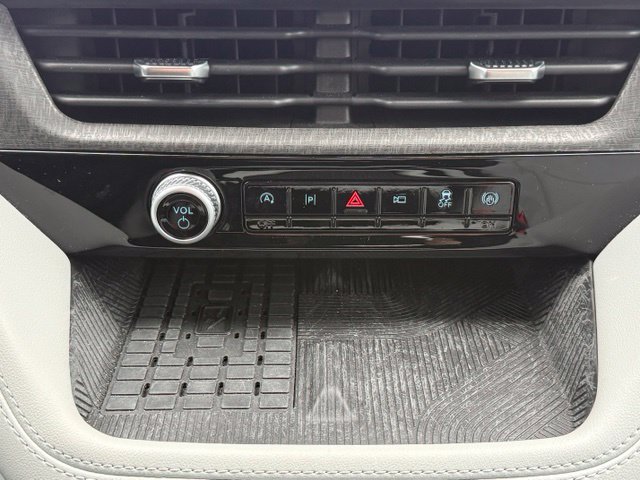 Used 2025 Ford Explorer Platinum w/ Ultimate Package AWD/4WD image 30