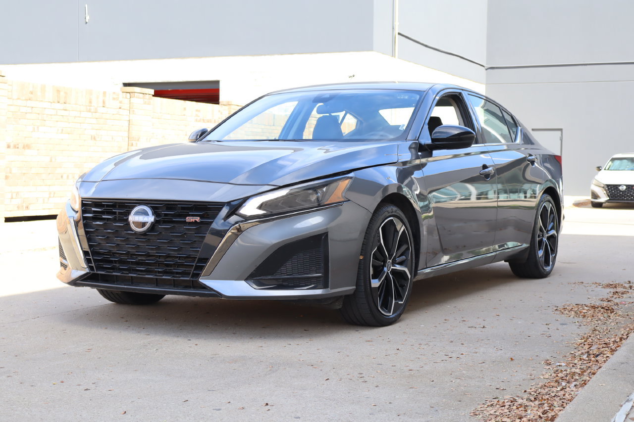 Used 2025 Nissan Altima 2.5 SR FWD image 2