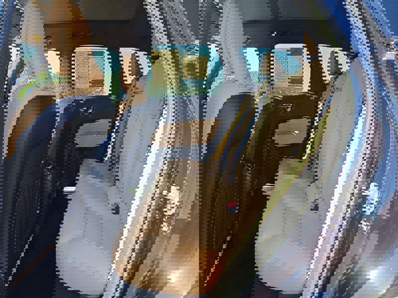 Used 2023 Volvo XC60 B5 Ultimate w/ Protection Package Premier FWD image 15