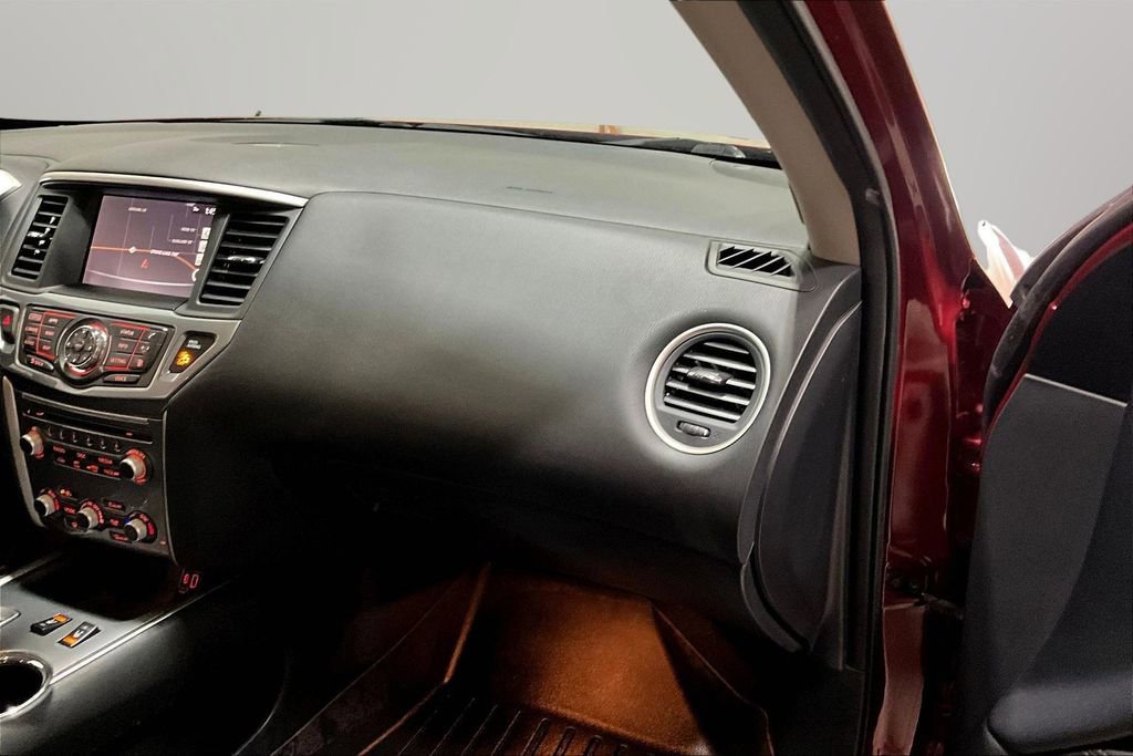 Used 2019 Nissan Pathfinder S image 27