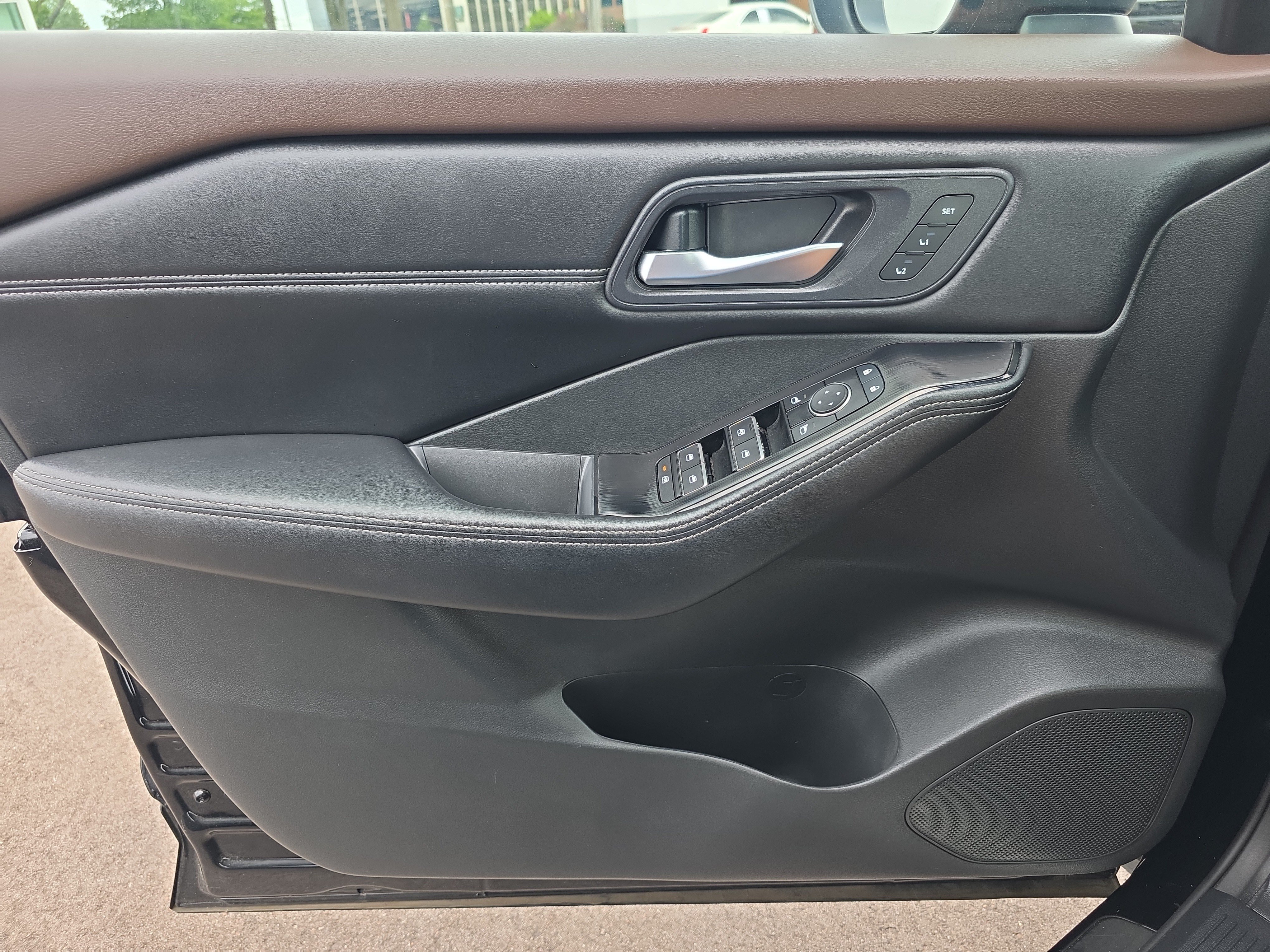Used 2023 Nissan Rogue SL w/ SL Premium Package FWD image 17