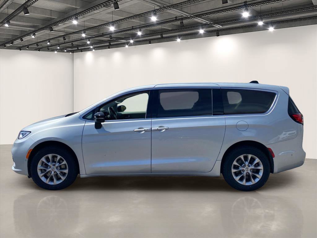 Used 2024 Chrysler Pacifica Touring-L AWD/4WD image 4