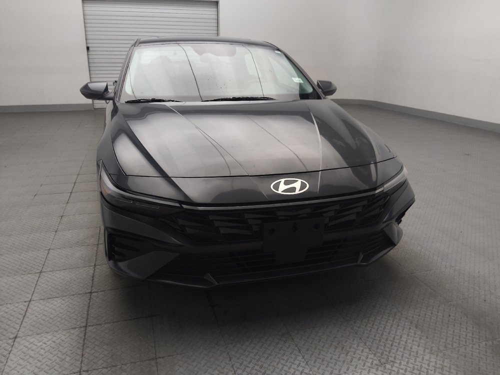 Used 2025 Hyundai Elantra Limited FWD image 14