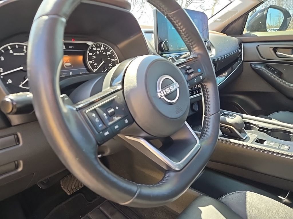 Used 2023 Nissan Rogue SL w/ SL Premium Package image 16