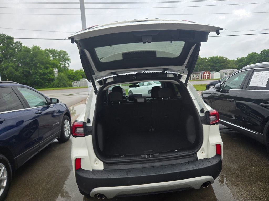 Used 2023 Ford Escape Platinum w/ Premium Technology Package AWD/4WD image 5