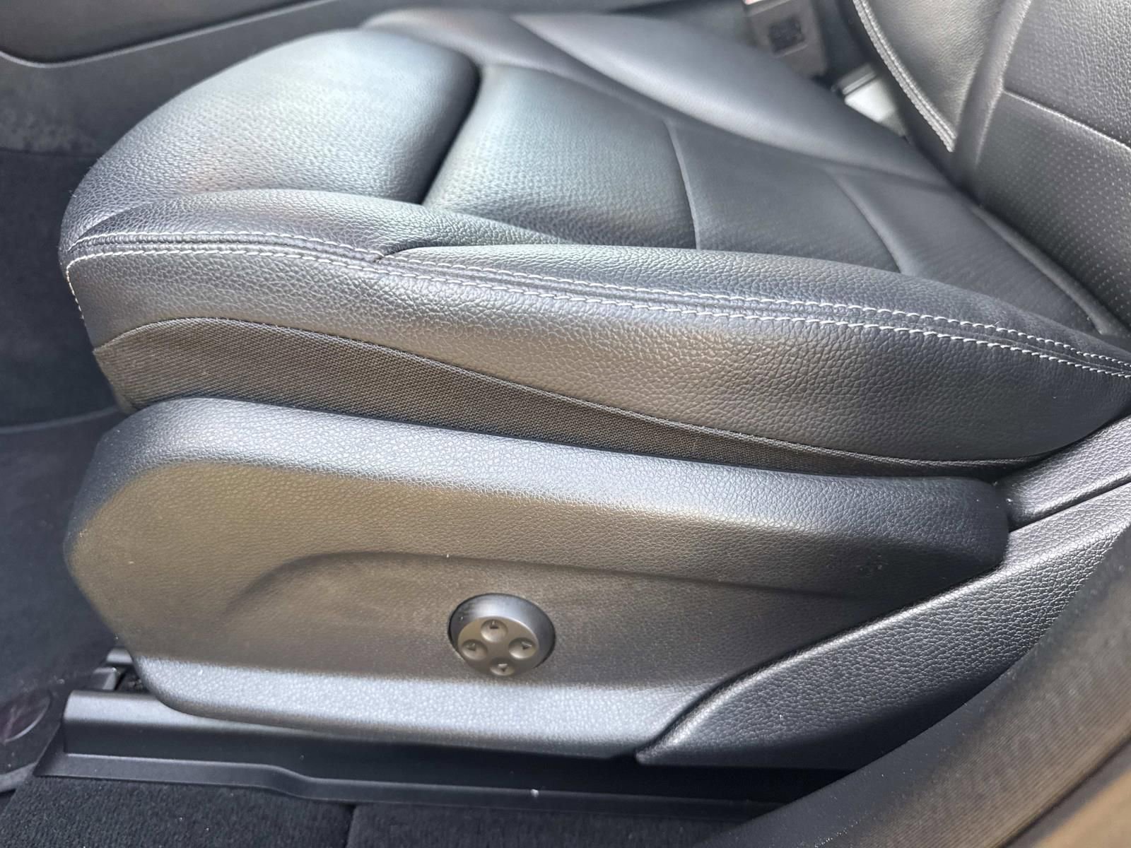 Used 2022 Mercedes-Benz GLC 300 4MATIC Coupe image 17