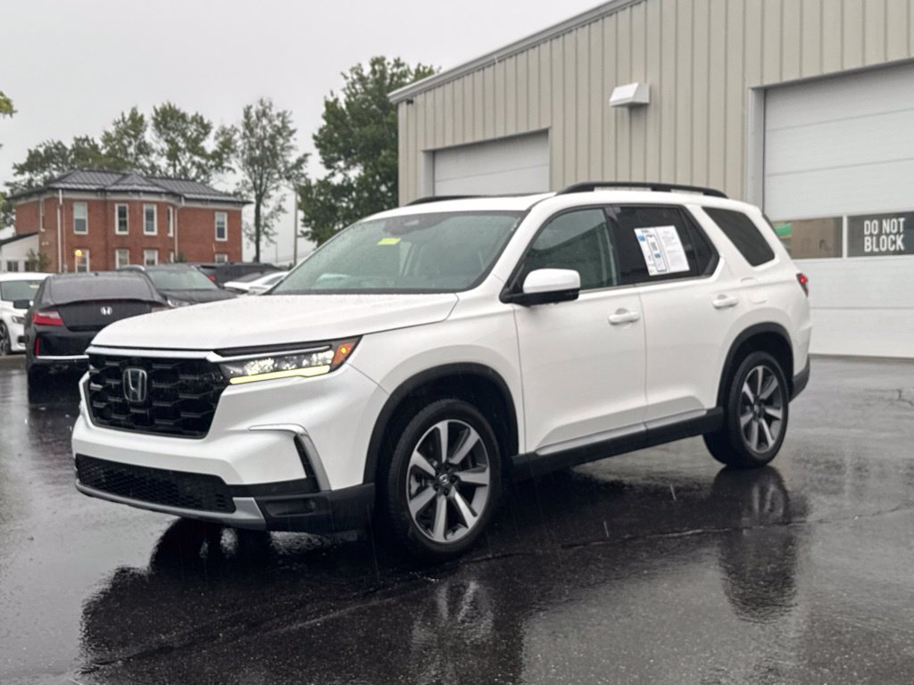 Certified 2025 Honda Pilot Elite image 3