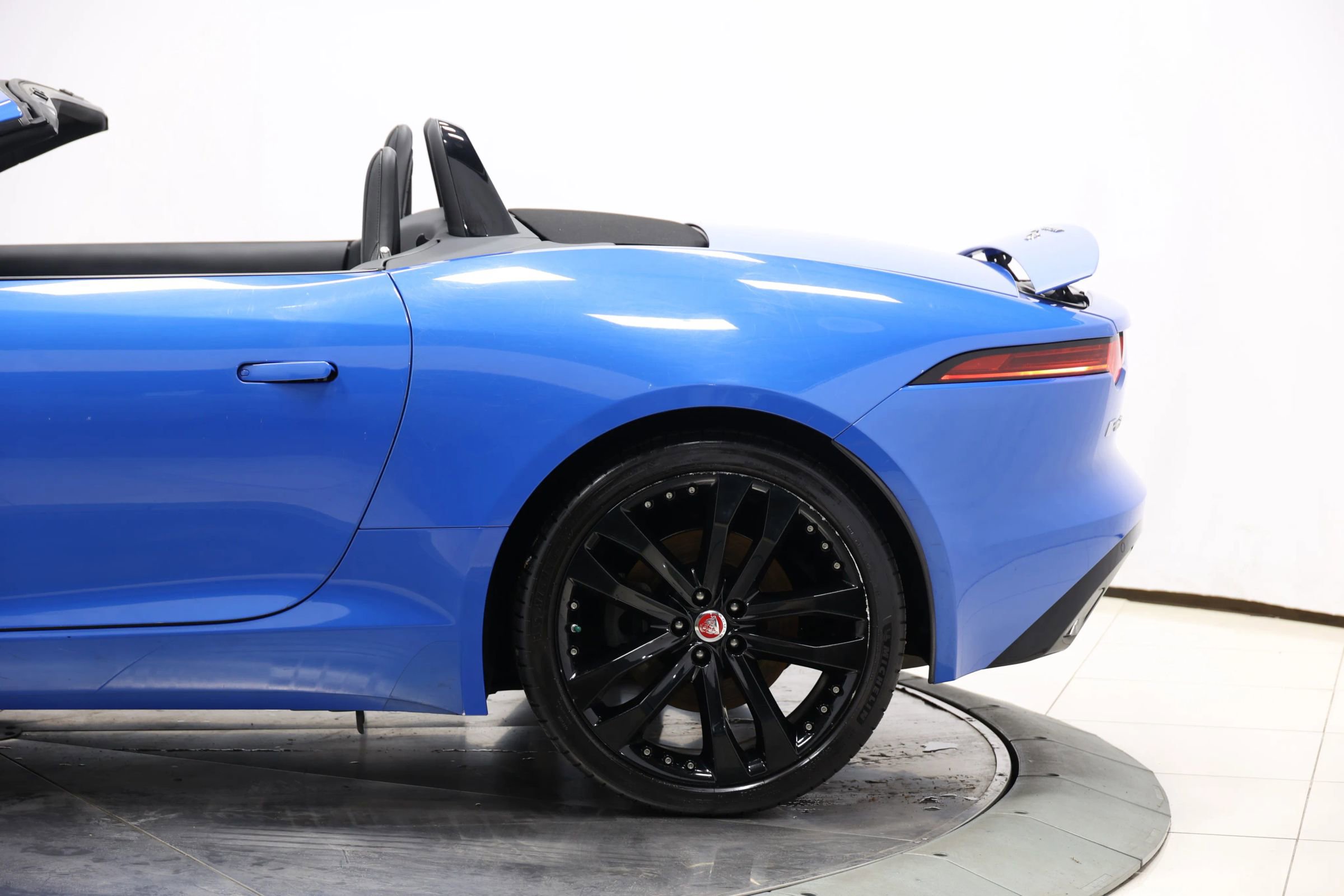Used 2020 Jaguar F-TYPE Convertible image 10