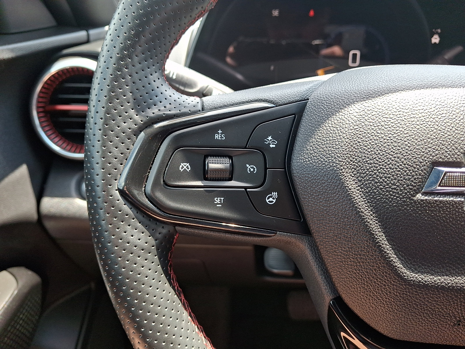 Certified 2024 Chevrolet Trax RS w/ Sunroof Package FWD image 21