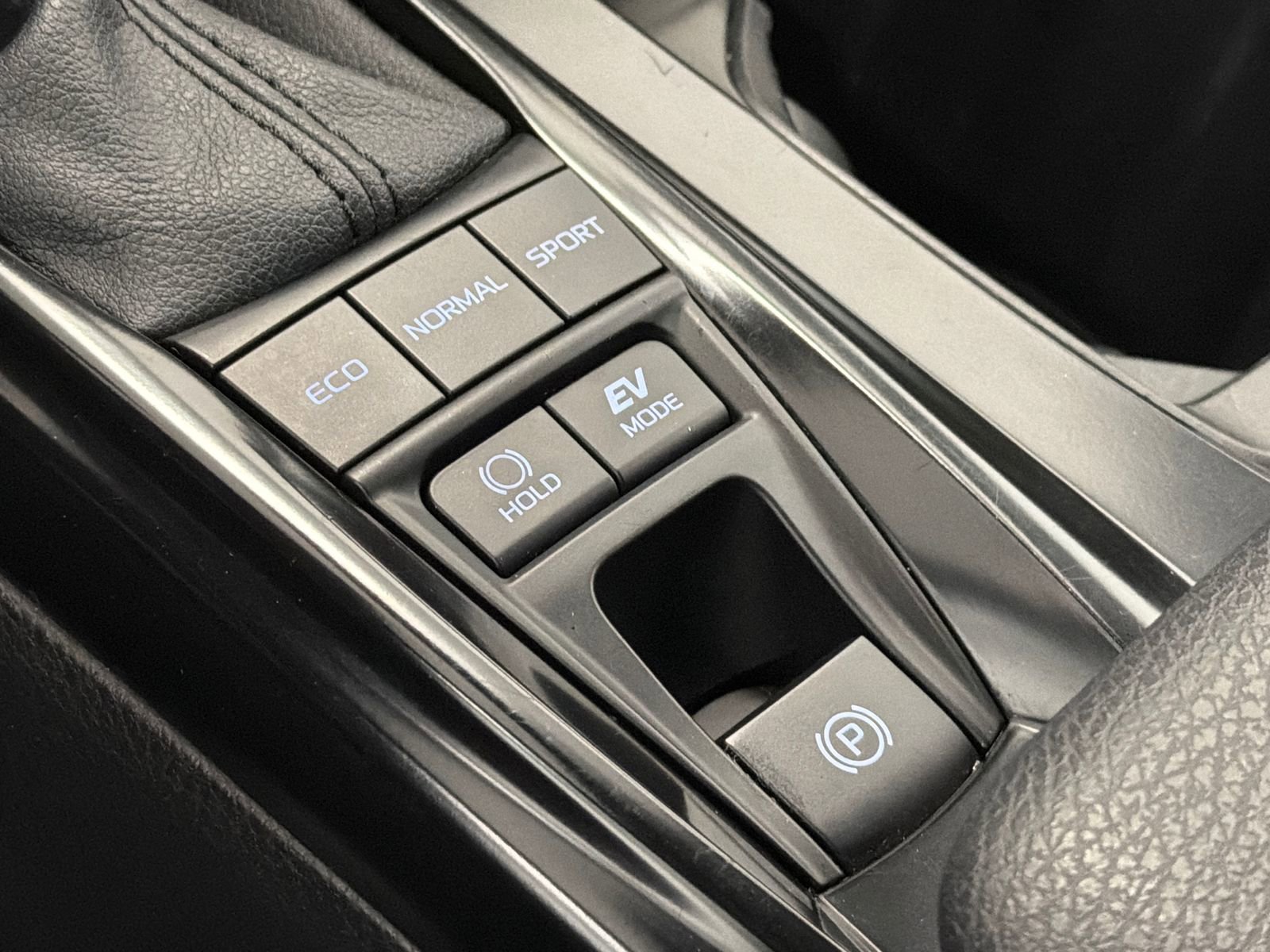 Used 2025 Toyota Camry SE image 29