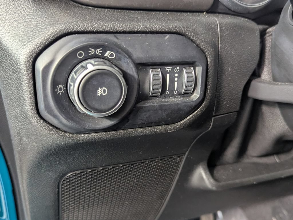 Used 2020 Jeep Wrangler Sport AWD/4WD image 13