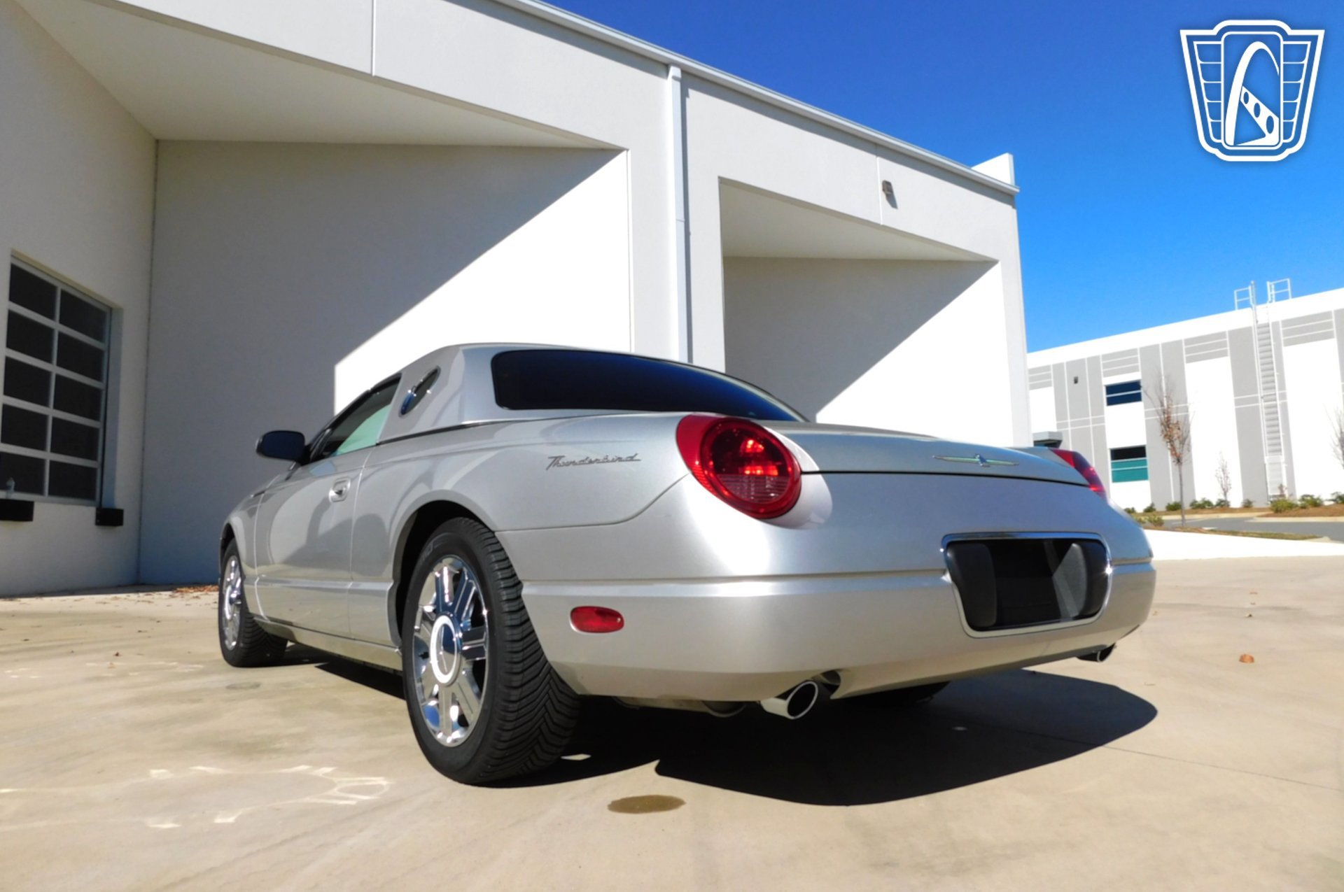 Used 2005 Ford Thunderbird image 18