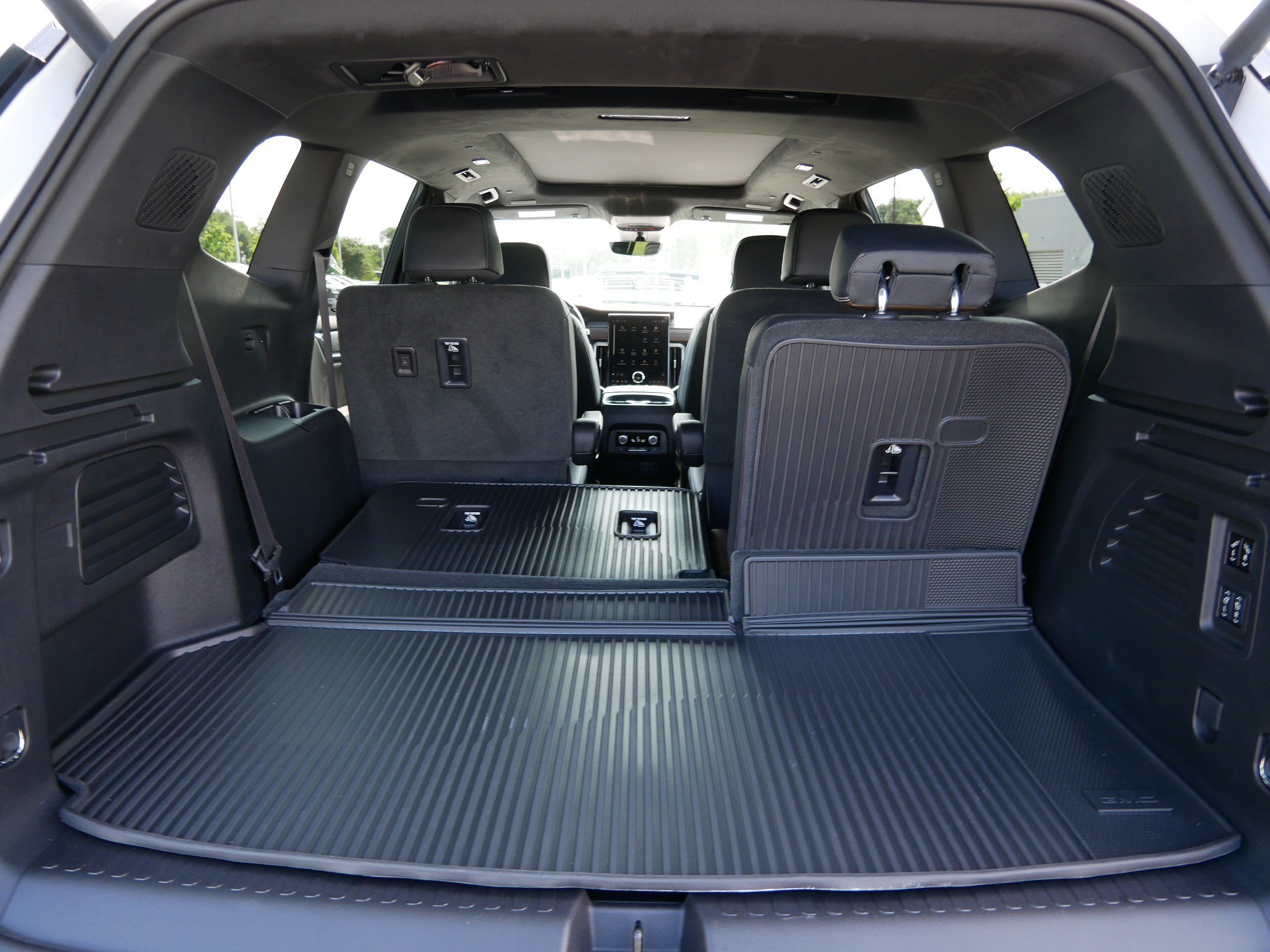 Used 2026 GMC Acadia Denali Ultimate w/ LPO, Floor Liner Package AWD/4WD image 17