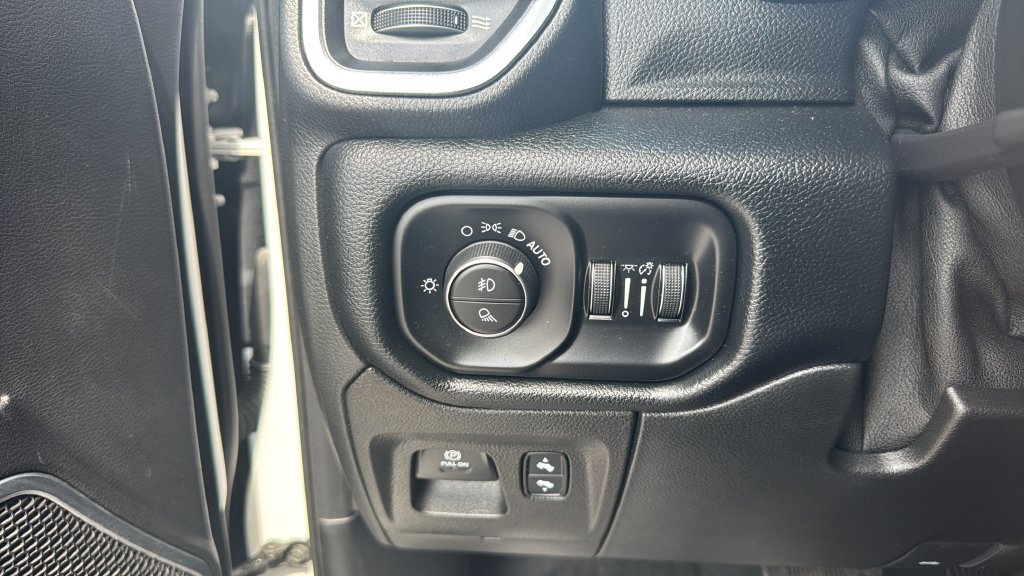 Used 2021 RAM 1500 Laramie w/ Sport Appearance Package AWD/4WD image 28