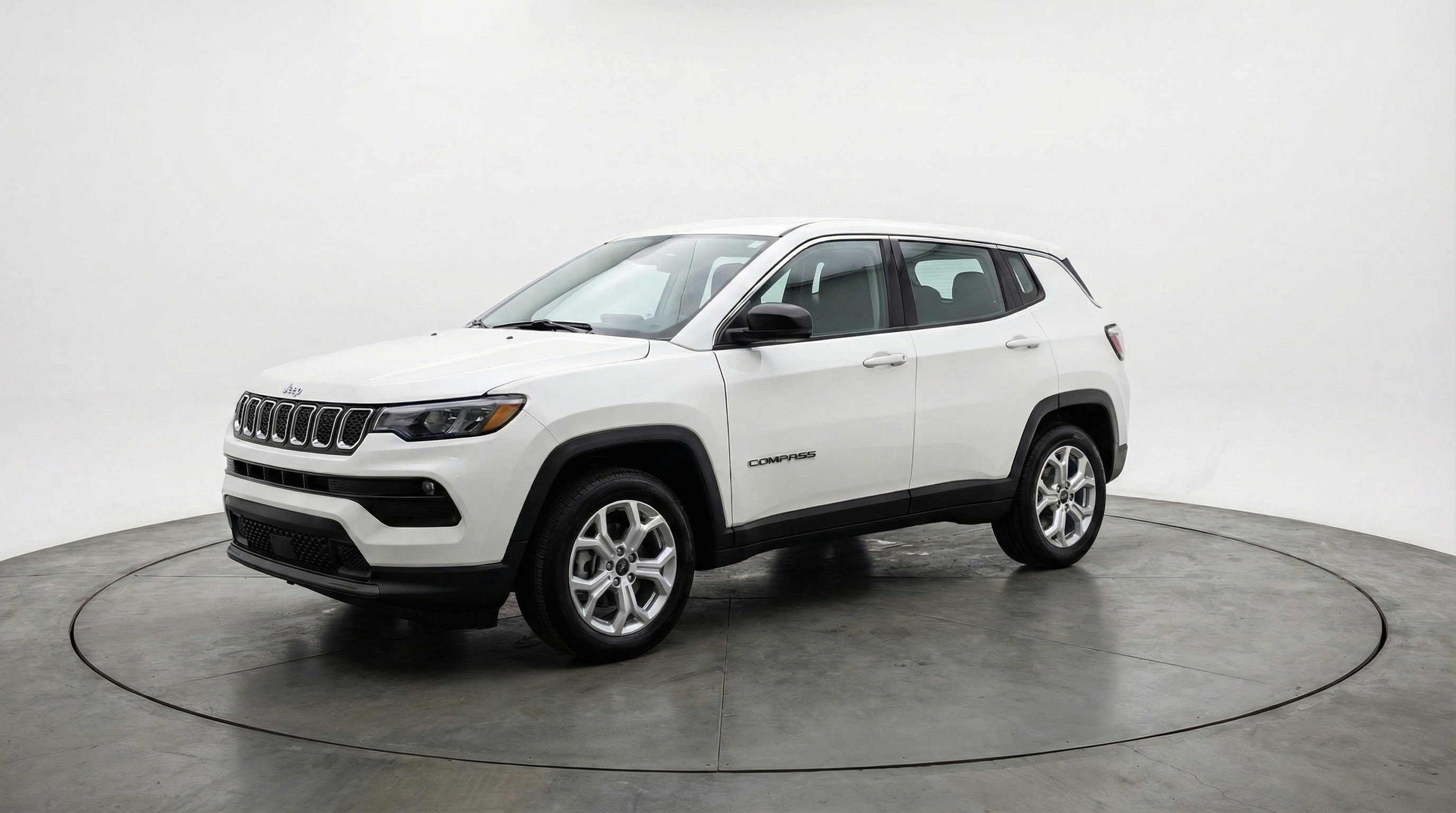 Used 2025 Jeep Compass Latitude image 3