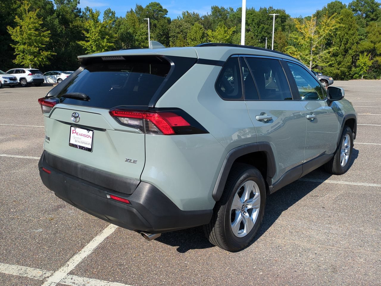 Used 2020 Toyota RAV4 XLE FWD image 4