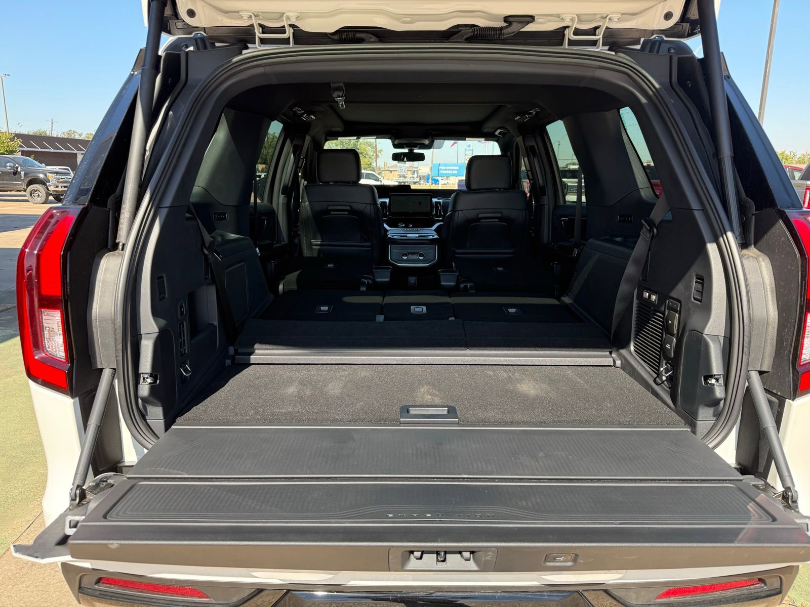 New 2025 Ford Expedition Platinum w/ Stealth Performance Package image 44