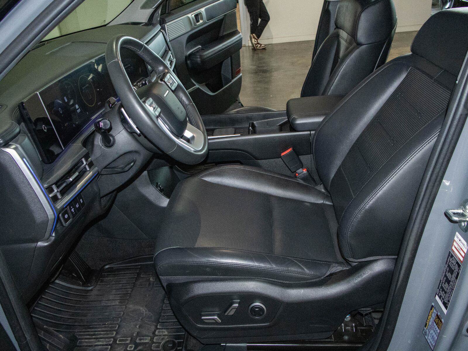 Used 2024 Hyundai Santa Fe Limited FWD image 8