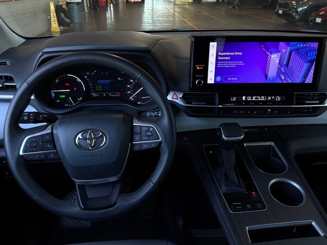 Used 2026 Toyota Sienna XLE FWD image 16