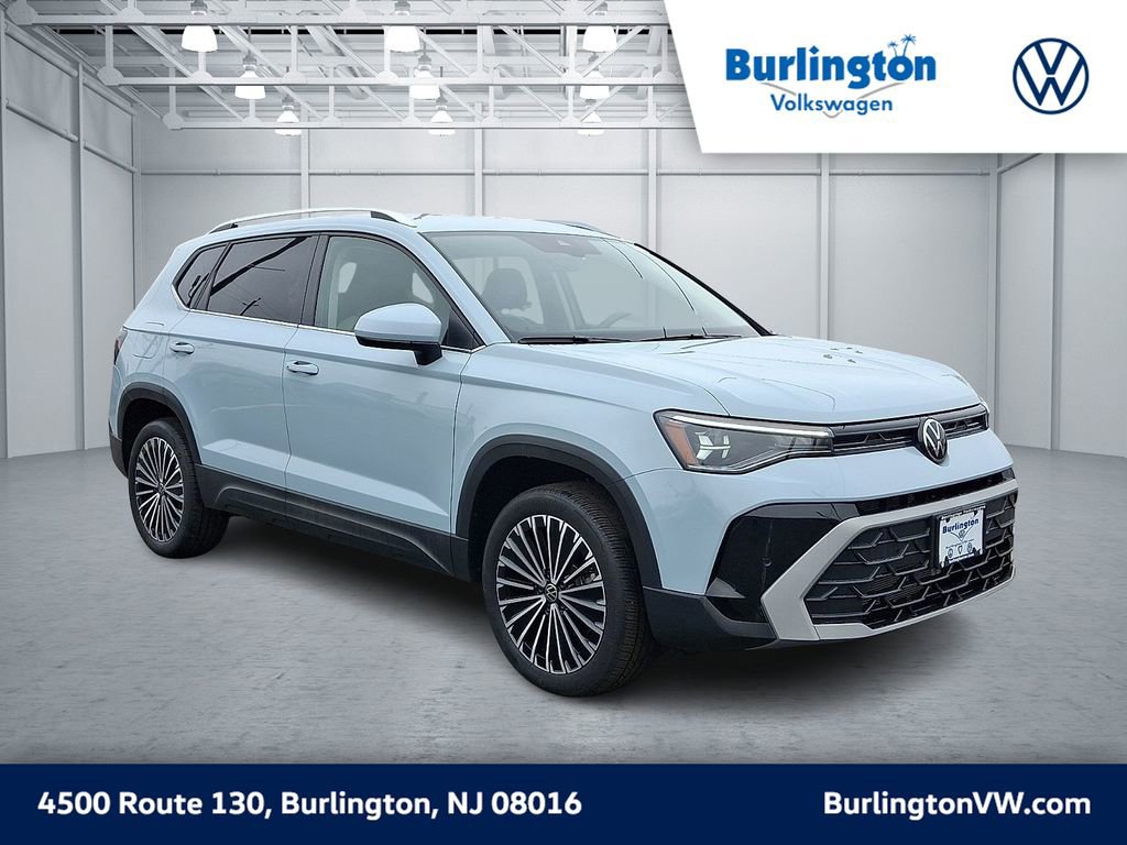 Used 2025 Volkswagen Taos SE image 1