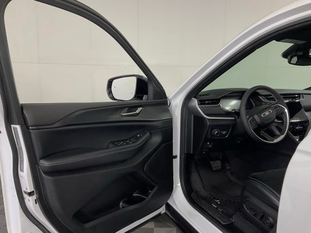 Used 2023 Jeep Grand Cherokee Altitude AWD/4WD image 26