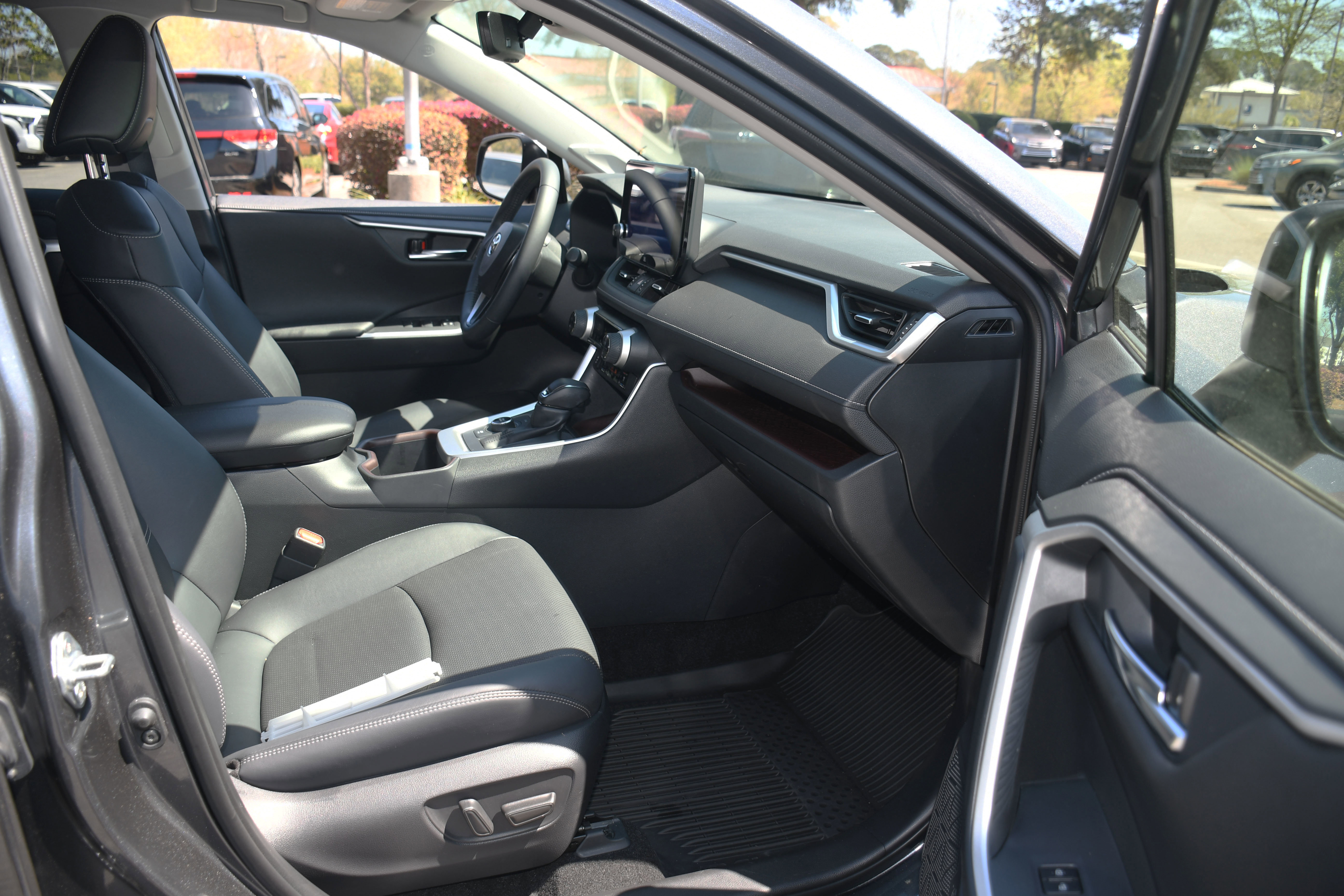 Used 2024 Toyota RAV4 Limited image 22