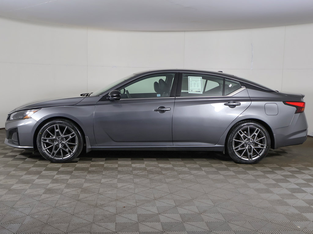 Used 2023 Nissan Altima 2.0 SR FWD image 19