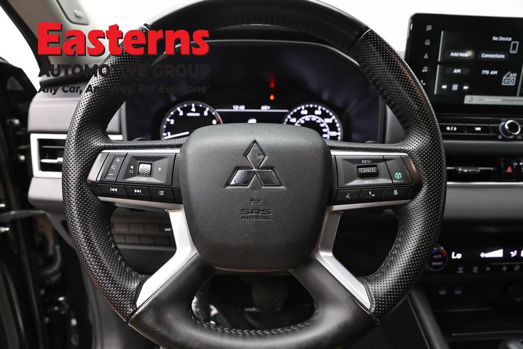 Used 2025 Mitsubishi Outlander SE AWD/4WD image 10
