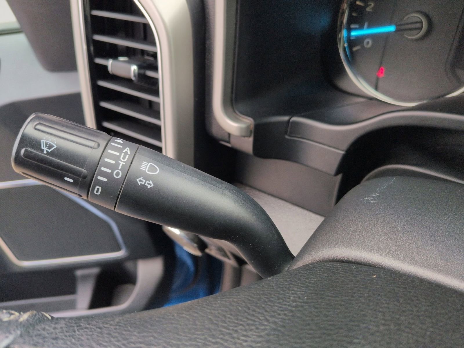 Used 2020 Ford F150 Lariat w/ Equipment Group 502A Luxury image 35