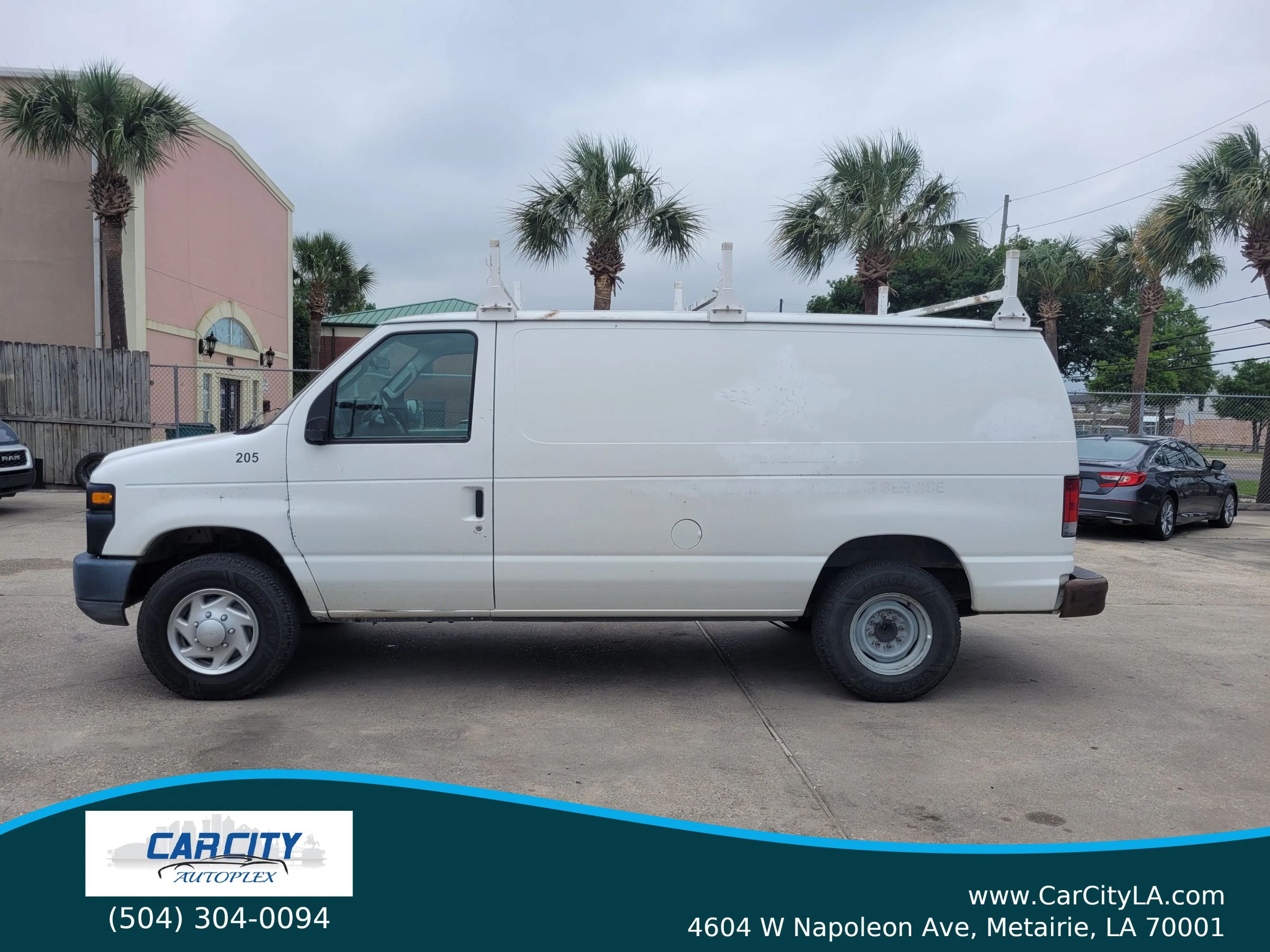 Used 2011 Ford E-250 and Econoline 250 w/ Commercial Cargo Van Pkg RWD image 5
