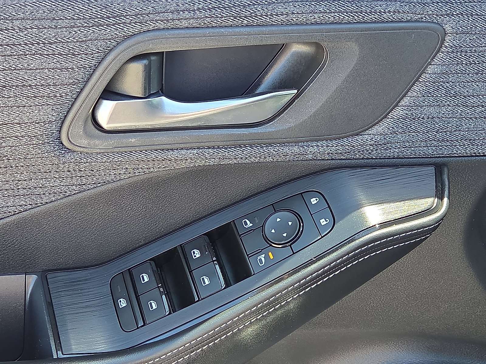 Used 2023 Nissan Rogue SV AWD/4WD image 13