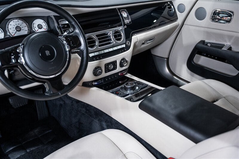 Used 2016 Rolls-Royce Wraith RWD image 48