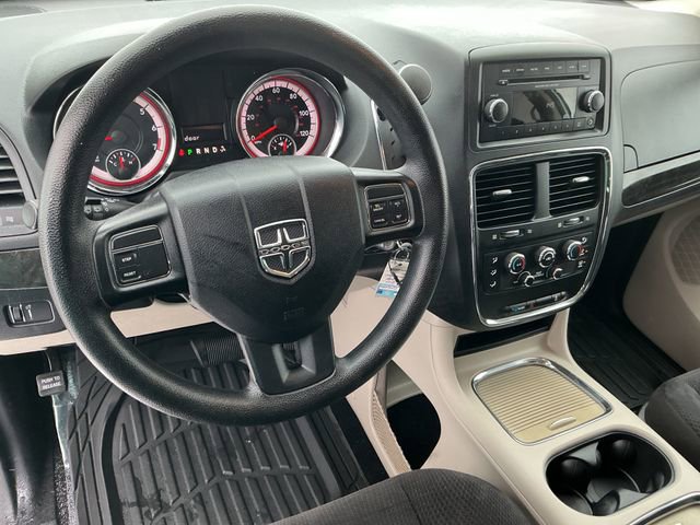 Used 2014 Dodge Grand Caravan SXT image 32