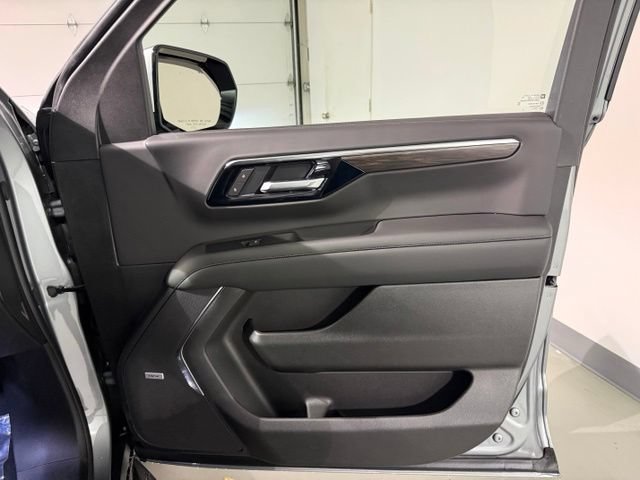 New 2026 Chevrolet Suburban LT w/ Comfort Package AWD/4WD image 32