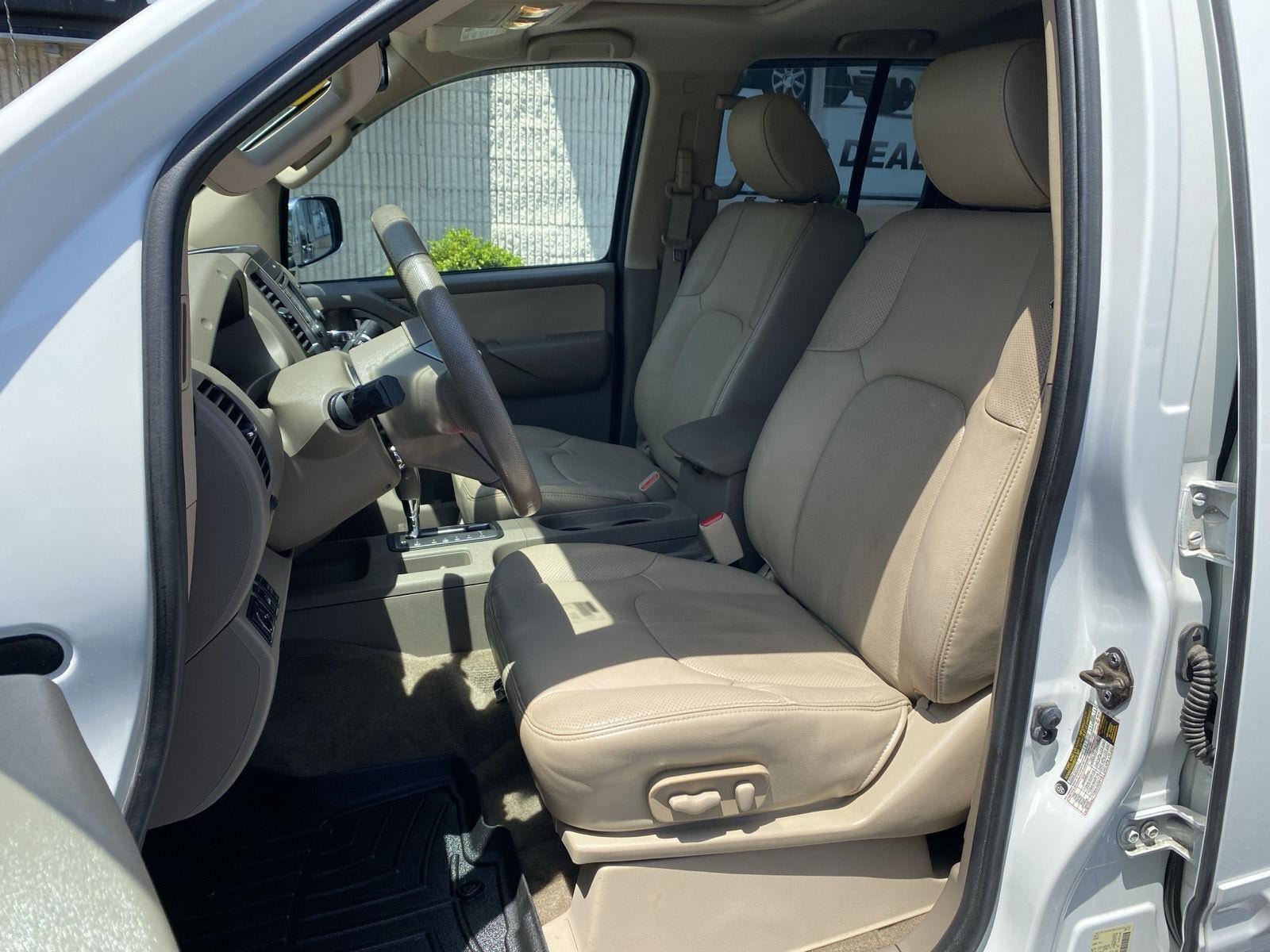 Used 2013 Nissan Frontier SL w/ Moonroof Pkg AWD/4WD image 11