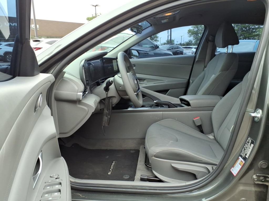 Used 2024 Hyundai Elantra SEL FWD image 16