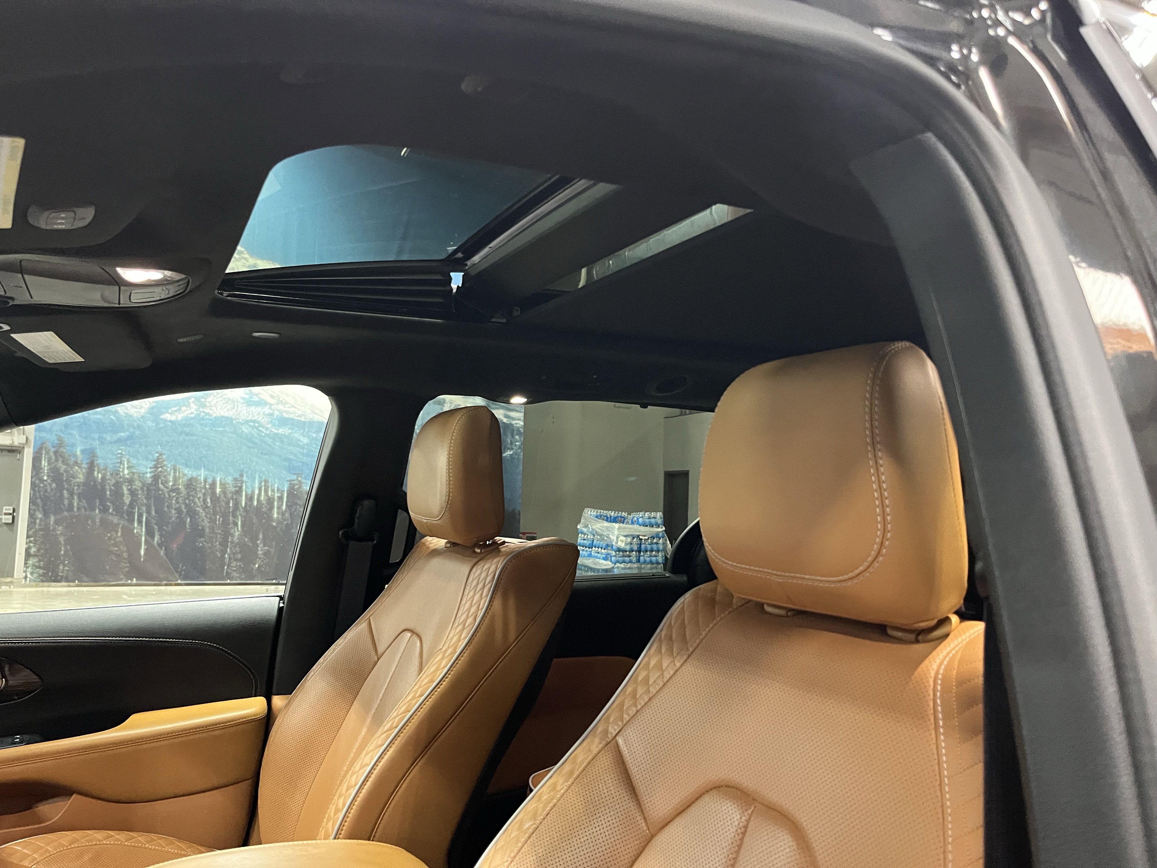 Used 2023 Chrysler Pacifica Pinnacle image 21