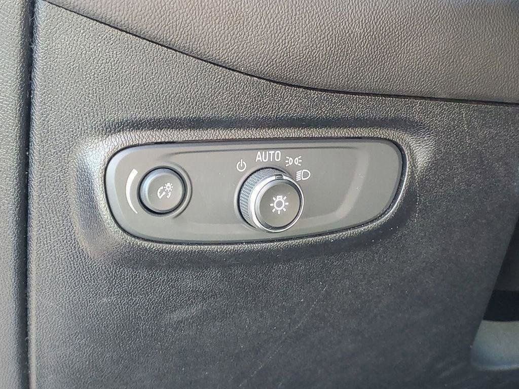 Used 2018 Chevrolet Equinox LT FWD image 7
