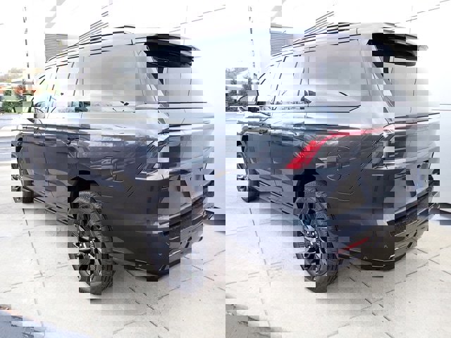 New 2025 Lincoln Navigator Reserve w/ Jet Appearance Package image 3