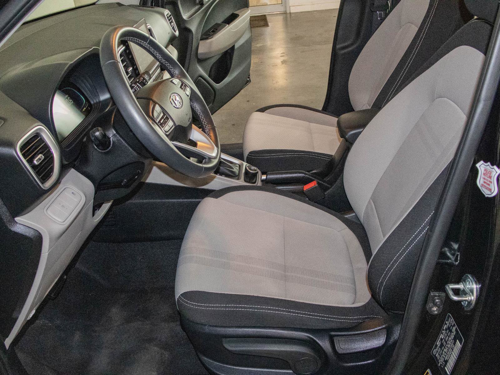 Used 2025 Hyundai Venue SEL image 7