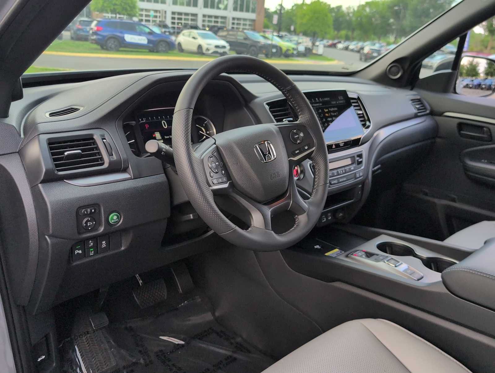Used 2025 Honda Passport EX-L image 10