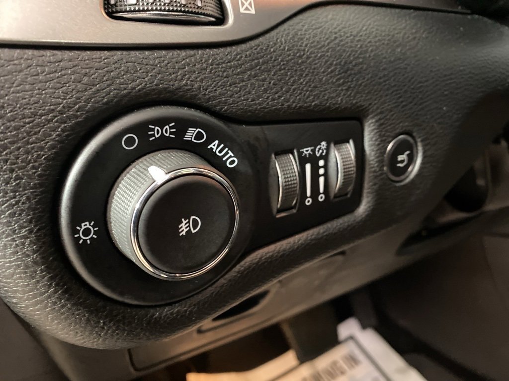 Used 2021 Jeep Cherokee Limited w/ Elite Package image 20