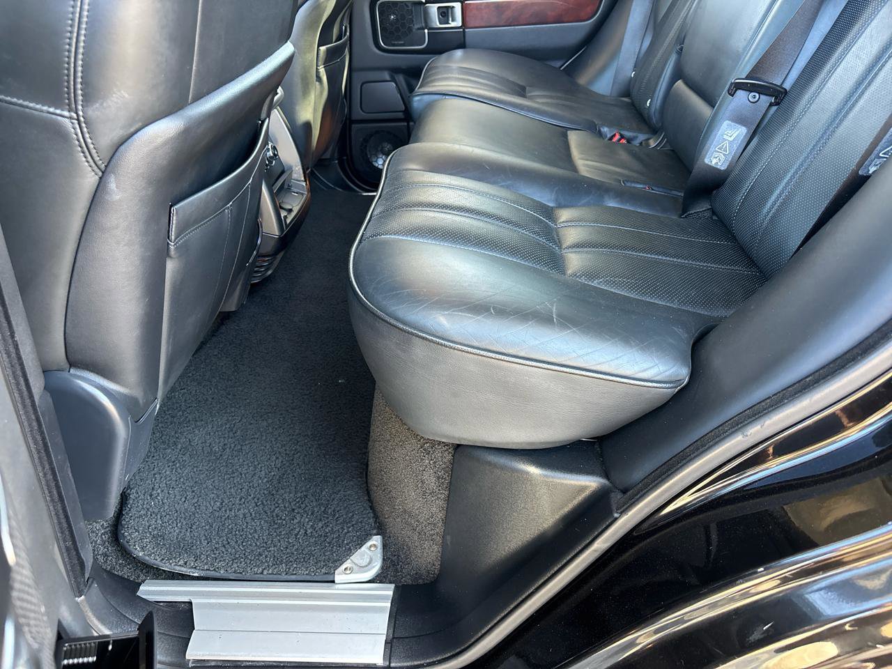 Used 2010 Land Rover Range Rover HSE image 30